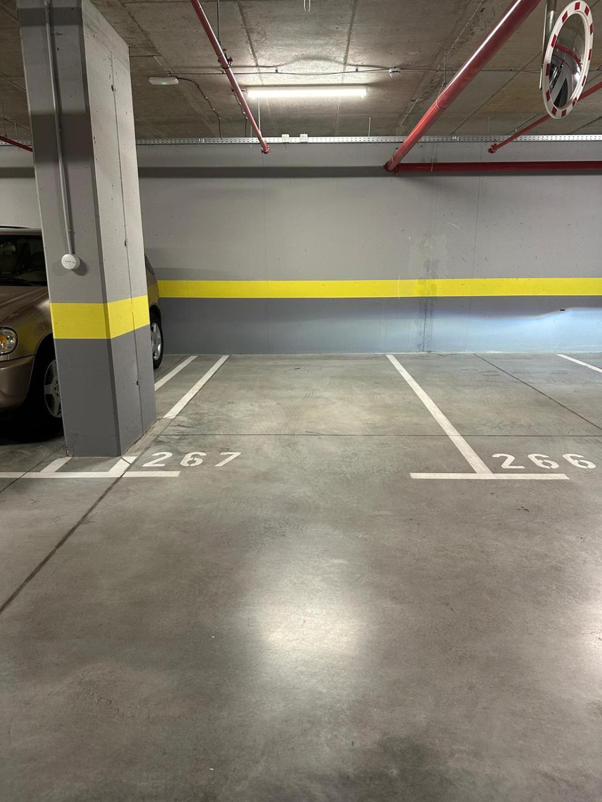 K District - Bg, Private Parking Lägenhet Belgrad